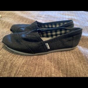 Gently worn Tom’s black denim wash Size 8.5